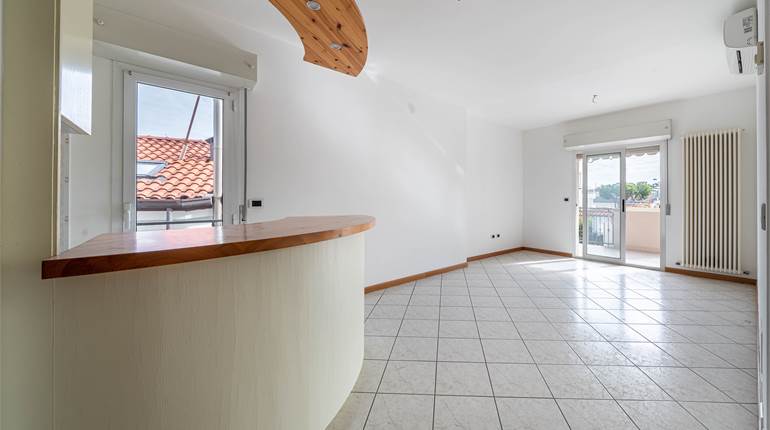 Imperdibile attico con solarium vista mare