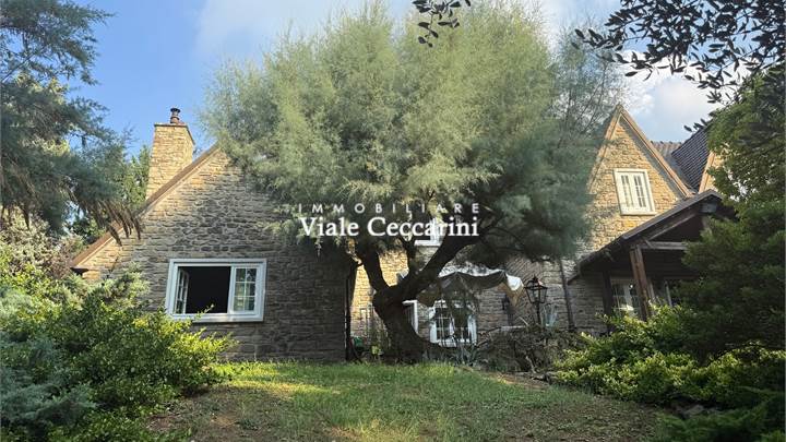 Esclusiva villa bifamiliare in pietra con parco privato