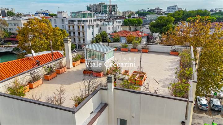 Imperdibile attico con solarium vista mare