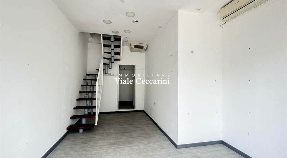 Spazio espositivo piano terra fronte stada